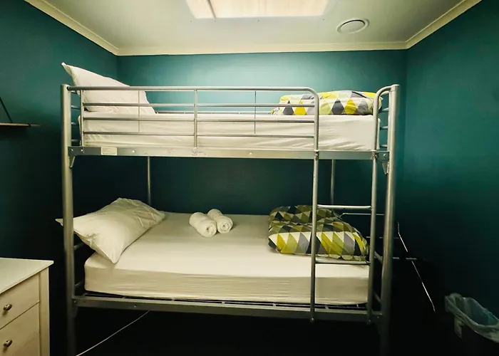 Downtown Backpackers Hostel *