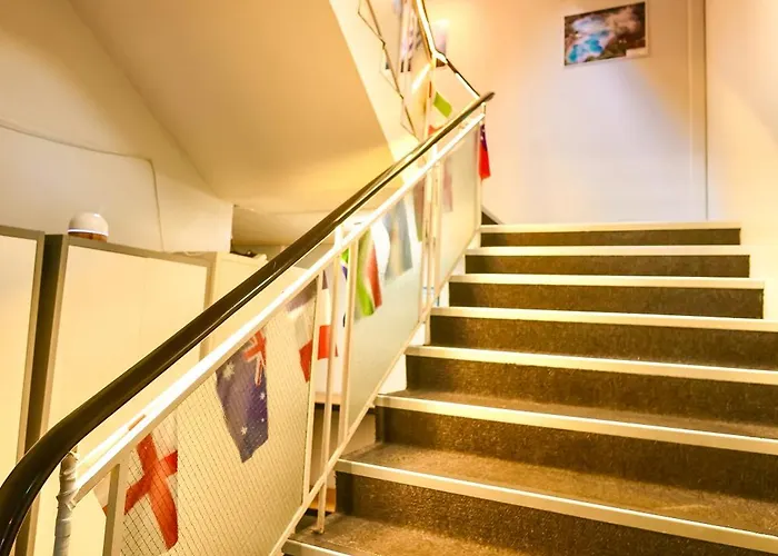 Downtown Backpackers Hostel *