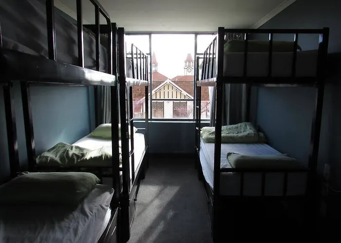 Downtown Backpackers Hostel *